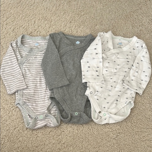 Baby Boys Clothing Bundle with Hoodie, Onesies, and Pants - Size 3-6 months - Picture 9 of 16
